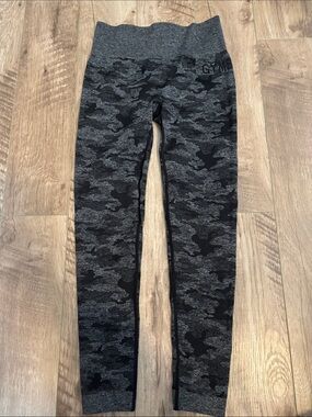 GymShark Black & Gray Camo Seamless Leggings size M
